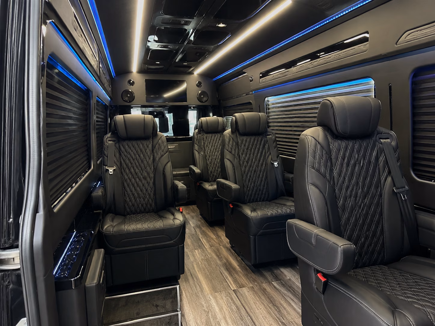 find the perfect transportation for your next airport transfer 3